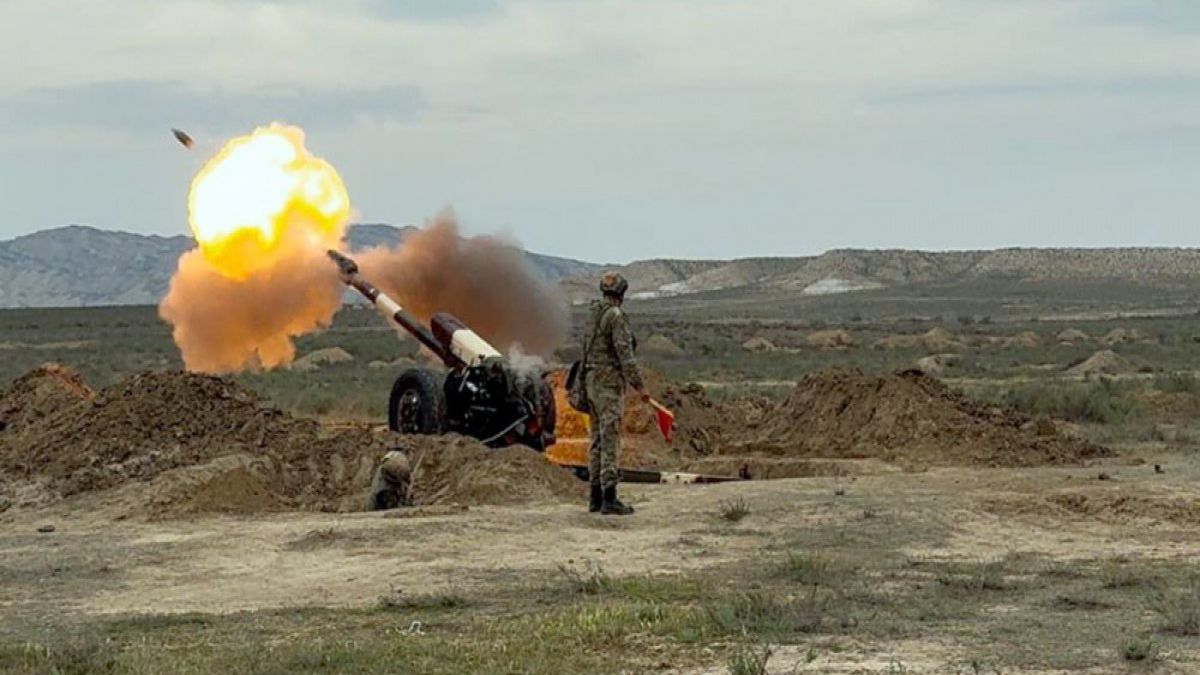 Azərbaycan Ordusunda artilleriya bölmələri döyüş atışları keçirib