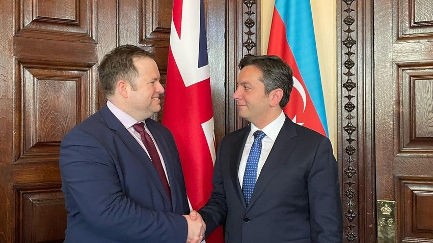 Yalçın Rəfiyev Britaniyada səfərdədir, krallığın dövlət naziri ilə regional sabitliyi müzakirə edib