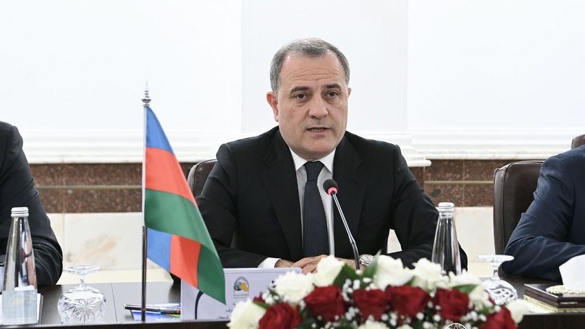 Ceyhun Bayramov iraqlı həmkarını Ermənistanla normallaşma prosesi barədə məlumatlandırıb