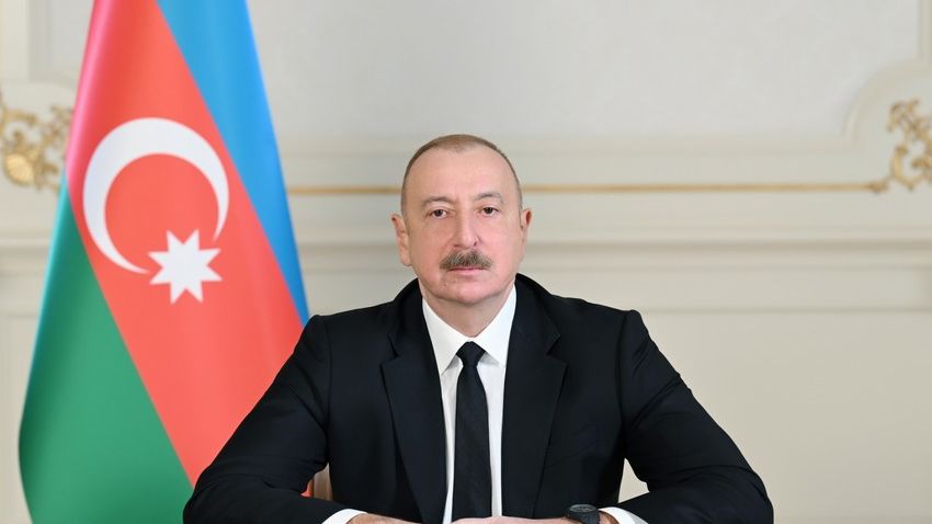 Prezident İlham Əliyev paraqvaylı həmkarını təbrik edib