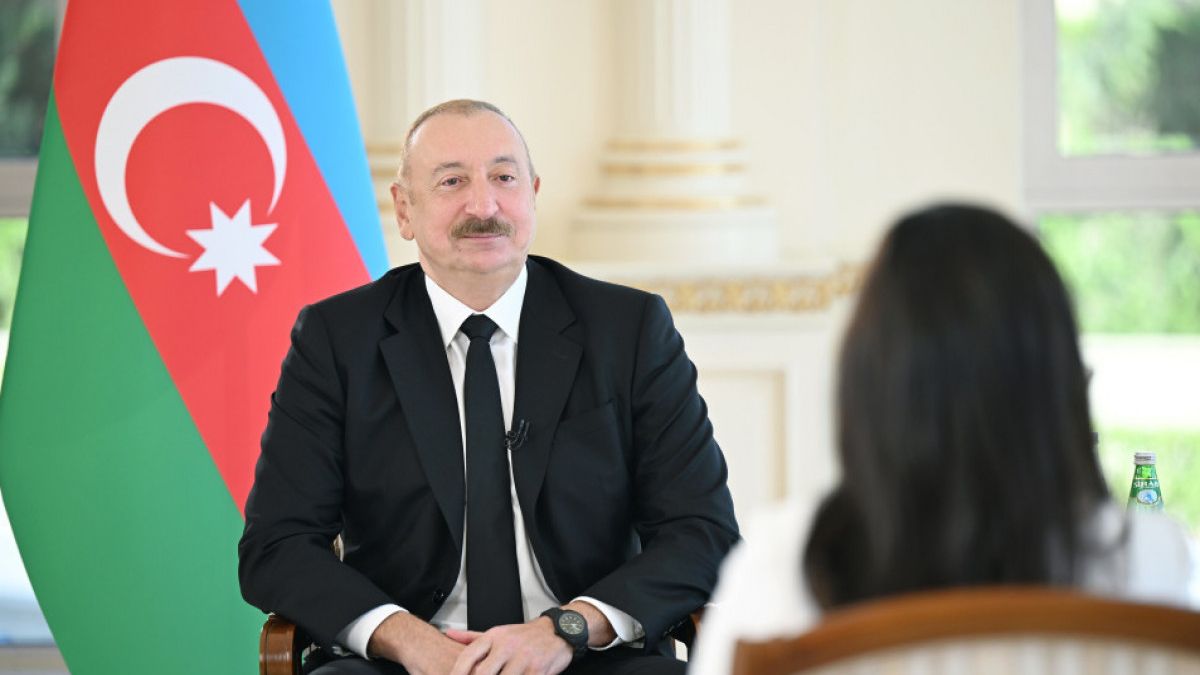 Prezident: Naxçıvanla birləşmək üçün Ermənistan sərhədinədək dəmir yolu tikməyə və magistral yollar salmağa başladıq