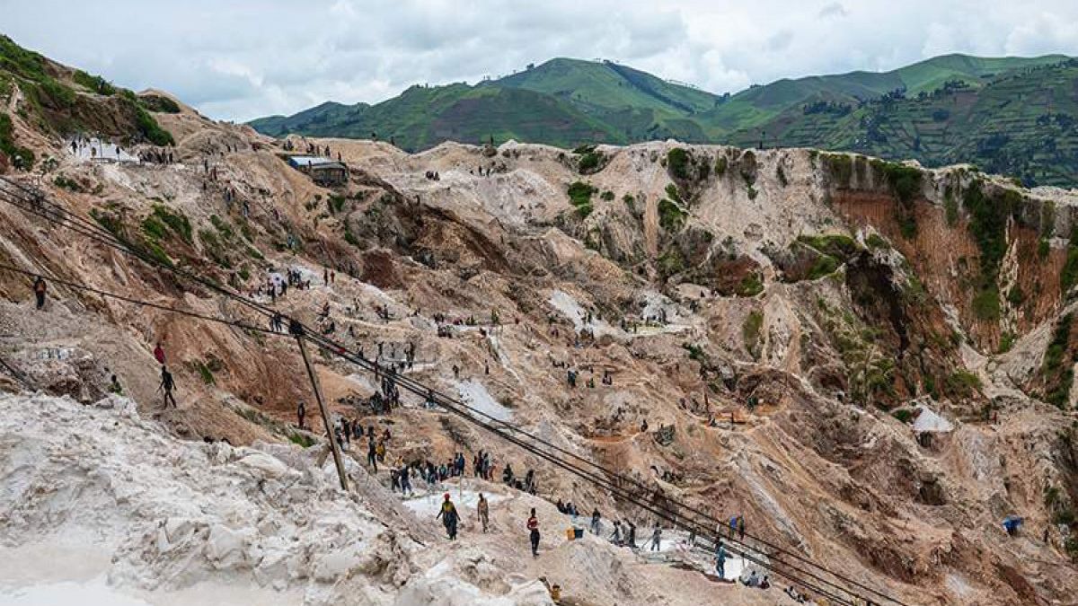 Konqoda mədənin çökməsi nəticəsində azı 227 nəfər ölüb