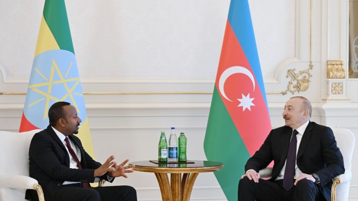 Prezidentin Efiopiyanın Baş naziri ilə geniş tərkibdə görüşü olub, sənədlər imzalanıb